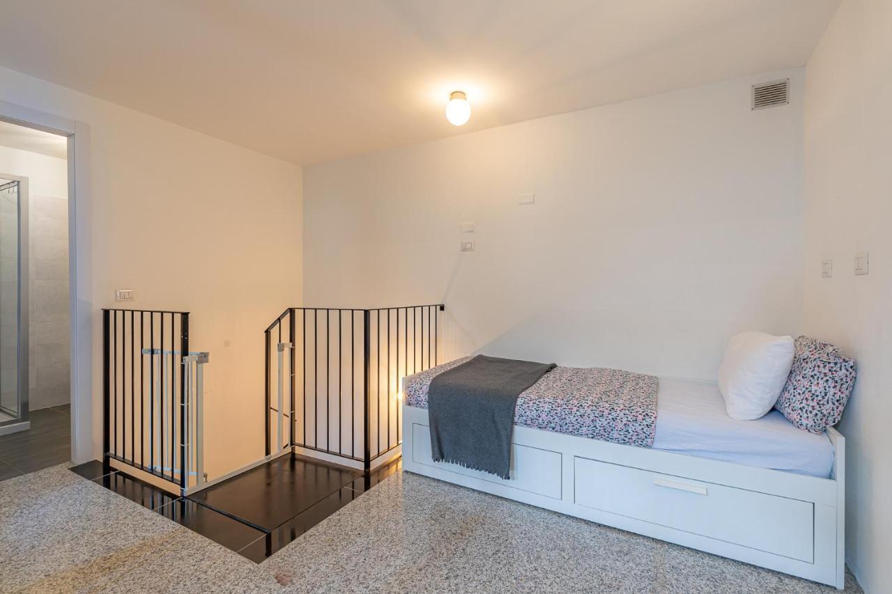 Appartement Moderno Loft A Due Passi Dal Lago à Torno Extérieur photo